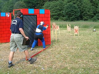 Margit im Schlo&szlig; "Rot"