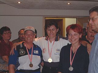 Damen   3. Margit Steurer  1. Gabriele Kraushofer  2. Anita Klien