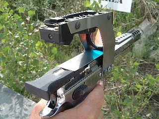 Oft diskutiert, nun gesehen. Die Optik verkehrt montiert.