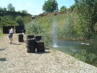 Interessante Bilder durch den starken Regen blieb noch einiges Wasser stehen in der Schottergrube.