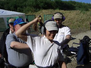 Nicole wird an der Schulter verarztet