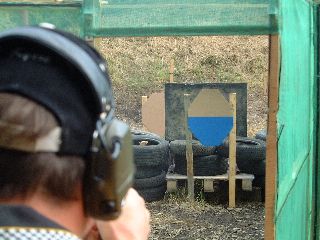 viele bewegte Scheiben, die sichtbare f&auml;hrt nach rechts, eine befindet sich gerade hinter dem Schusskasten