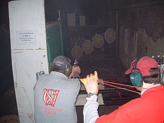 Rudi l&auml;sst die H&uuml;lsen fliegen