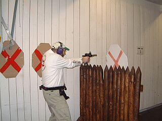 Popper durch ausgeschnittene Softcover Blende