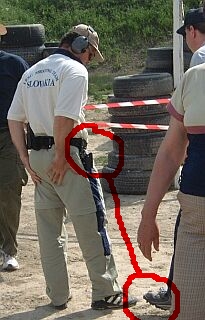 Uhhps, auch dem Europameister f&auml;llt die Waffe aus dem Holster